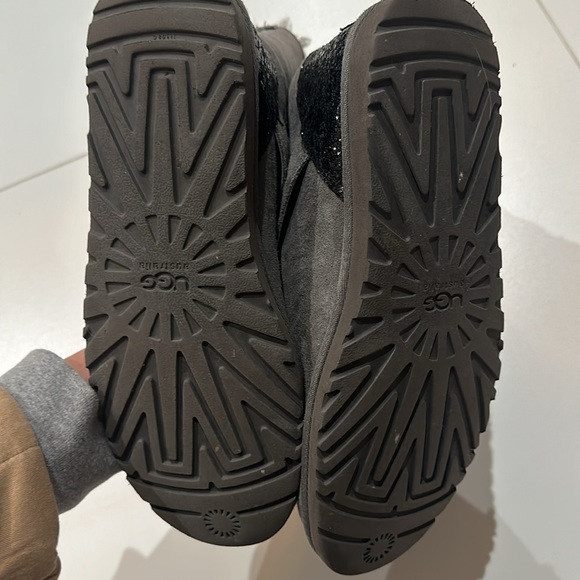 UGG BOOTS - Picture 8 of 9